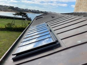 CHASSIS CAST SUR CUIVRE - DURAND COUVERTURE POSE DE VELUX DINARD POSEUR INSTALLATEUR VELUX FENETRE DE TOIT SAINT MALO 35 DINAN CHATEAUNEUF D'ILLE ET VILAINE RENNES CANCALE MINIAC MORVAN